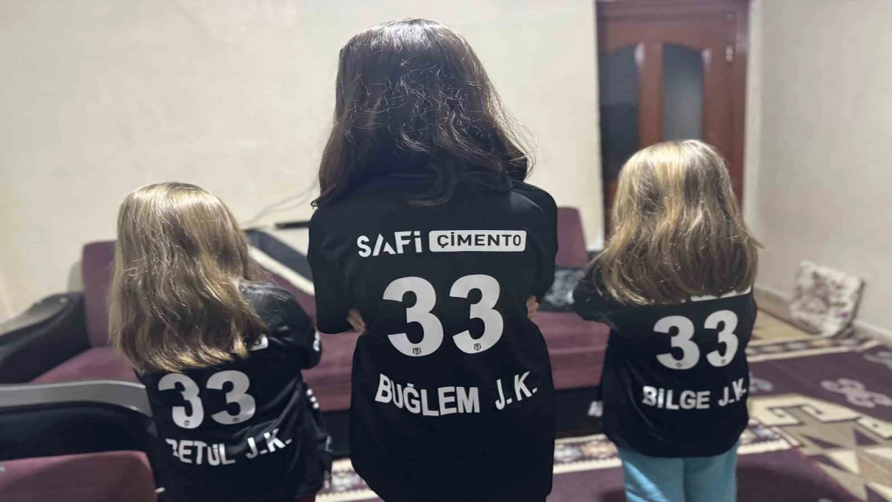 Beşiktaşlı baba takımına olan sevgisini kızlarının isimlerinde yaşatıyor