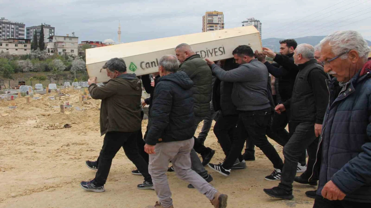 Birleşik Metal İş Sendikası Şube Başkanı Deniz Ilgan Mersinde toprağa verildi