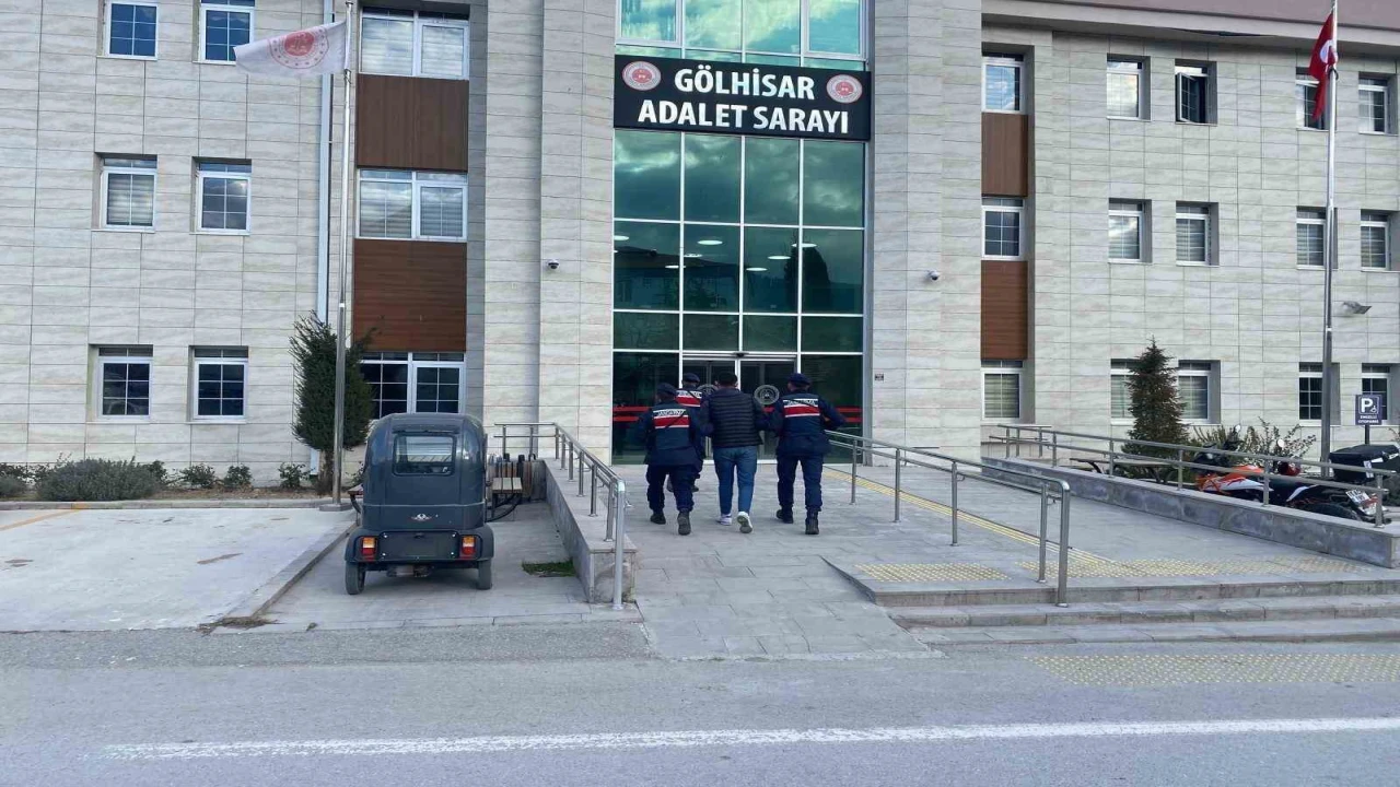 Burdurda kaçakçılık ve uyuşturucu operasyonlarında 5 kişi tutuklandı