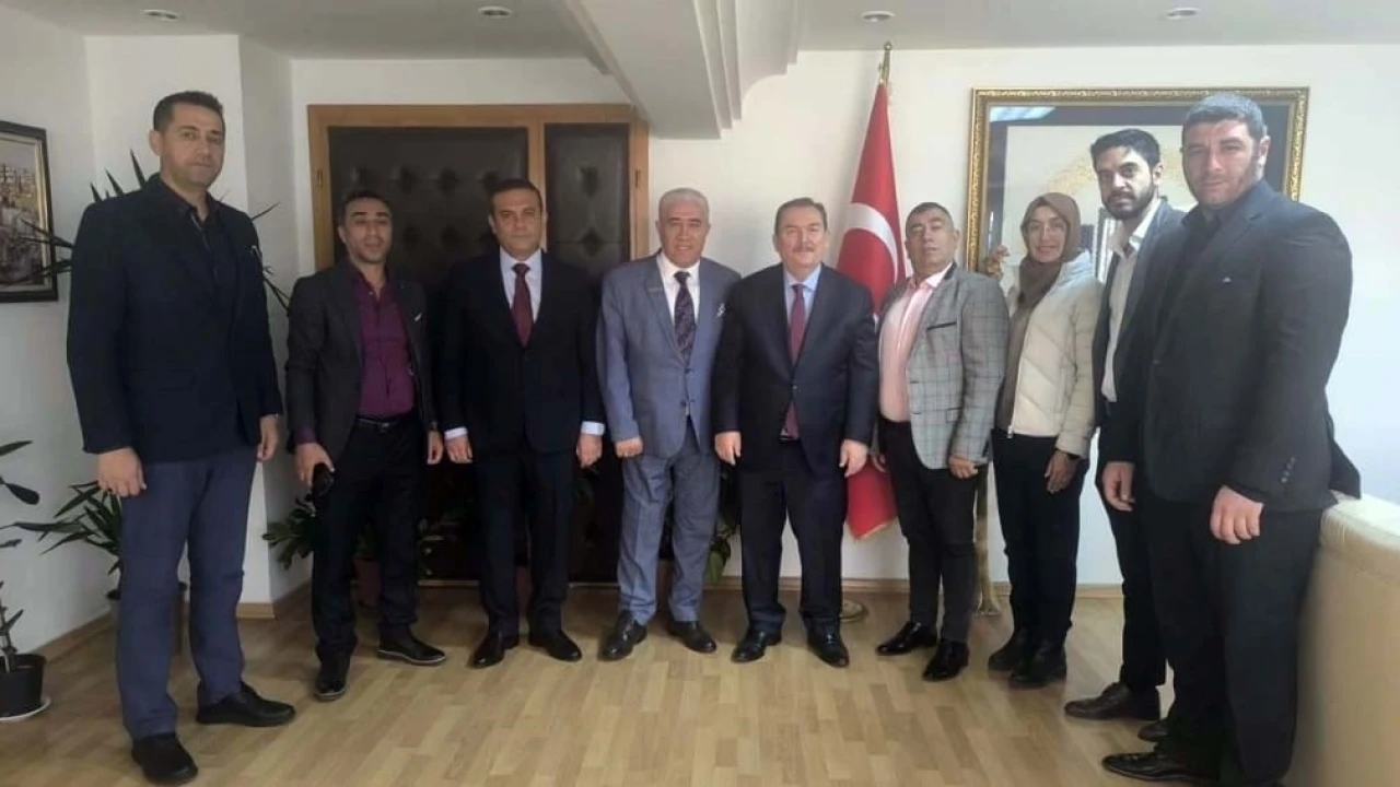 Çorumlu iş insanları Muratpaşa Kaymakamı ile bir araya geldi