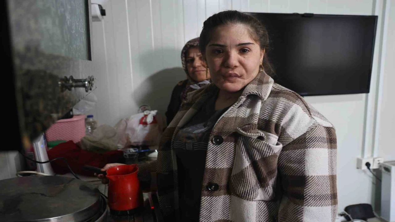 Depremde enkazdan yaralı olarak çıkarılan genç kız 2 yıl sonra konuşmaya başladı