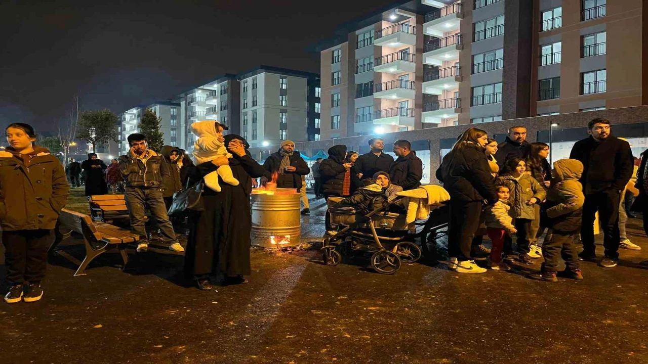 Depremin Kara simgesi Ebrar Sitesinde hüzünlü yıl dönümü