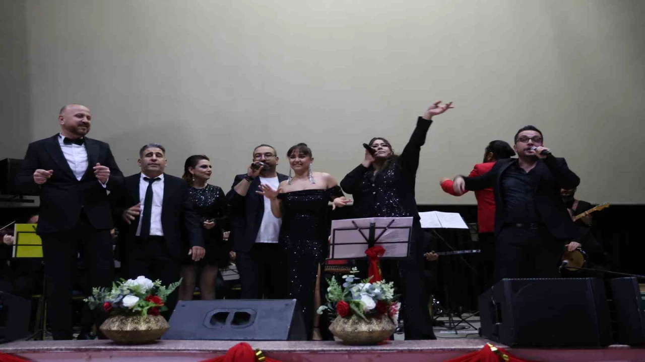 Doktorlar bu kez hastanede değil sahnede hayatlara dokundu