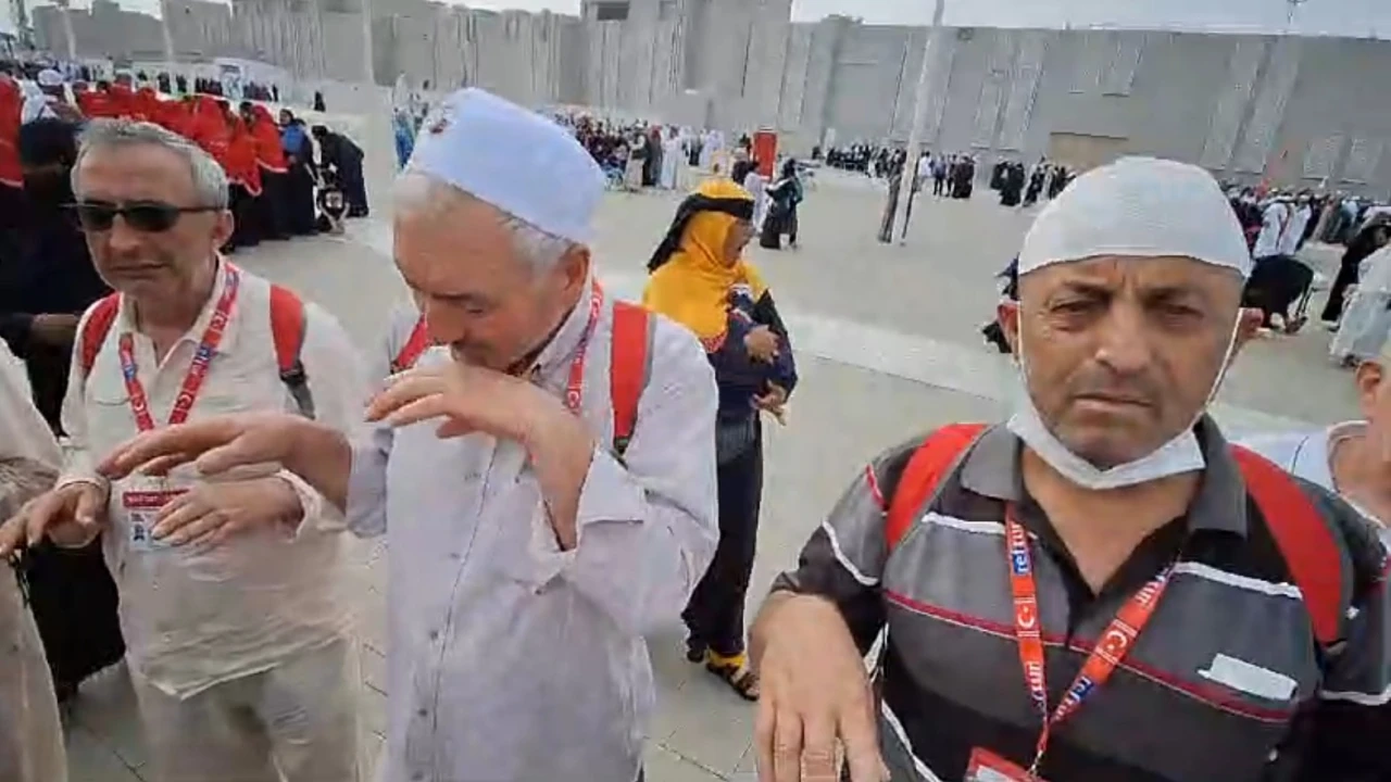 Eğirdirli umre kafilesi, Arafatta Eğirdir Gölü için yağmur duası etti