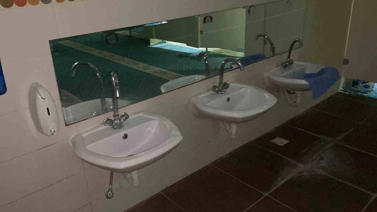 Eğlence ve oyun parkında tuvaletin mescide dönüştürüldüğü iddiası