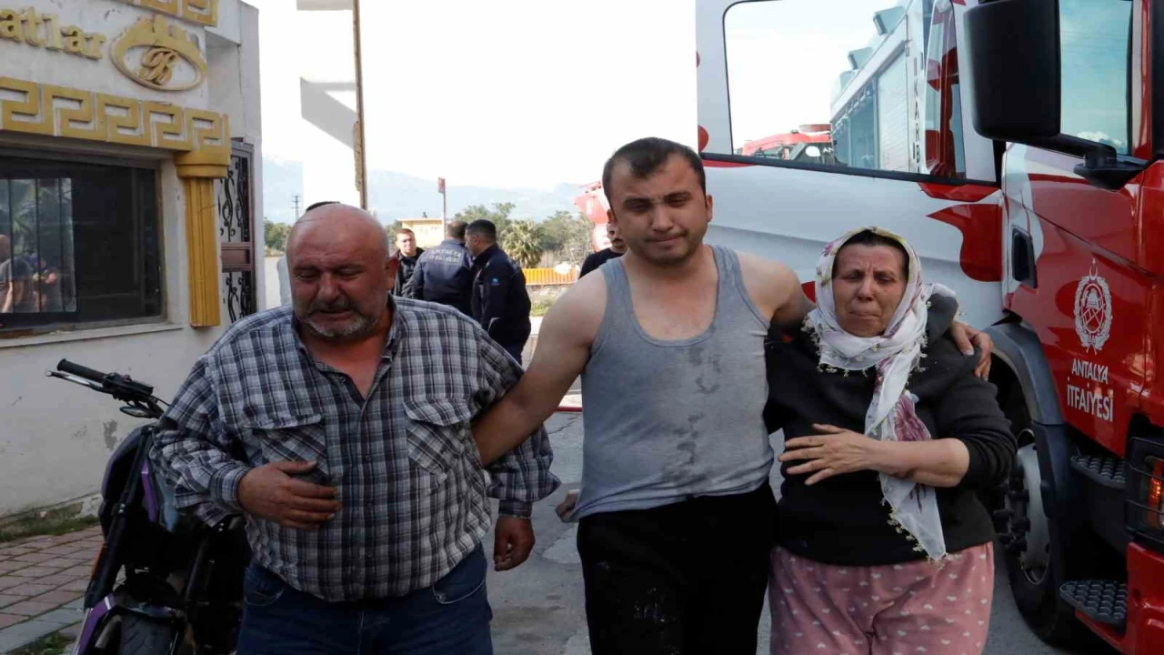 Elektrikli ısıtıcıdan çıkan yangında anne-babasını son anda dışarı çıkardı