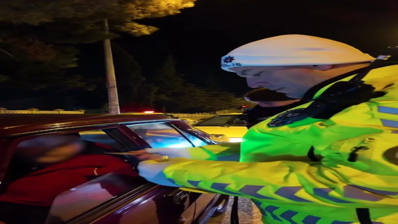 Ispartada 1 saatte toplam 16 sürücüye idari para cezası uygulandı