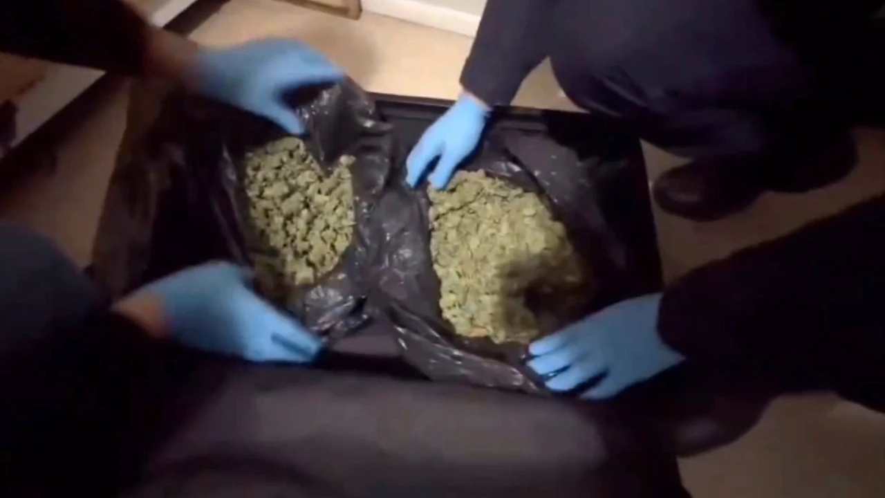 Ispartada bir şahsın üzerinde ve çantasında 1 kilo uyuşturucu bulundu