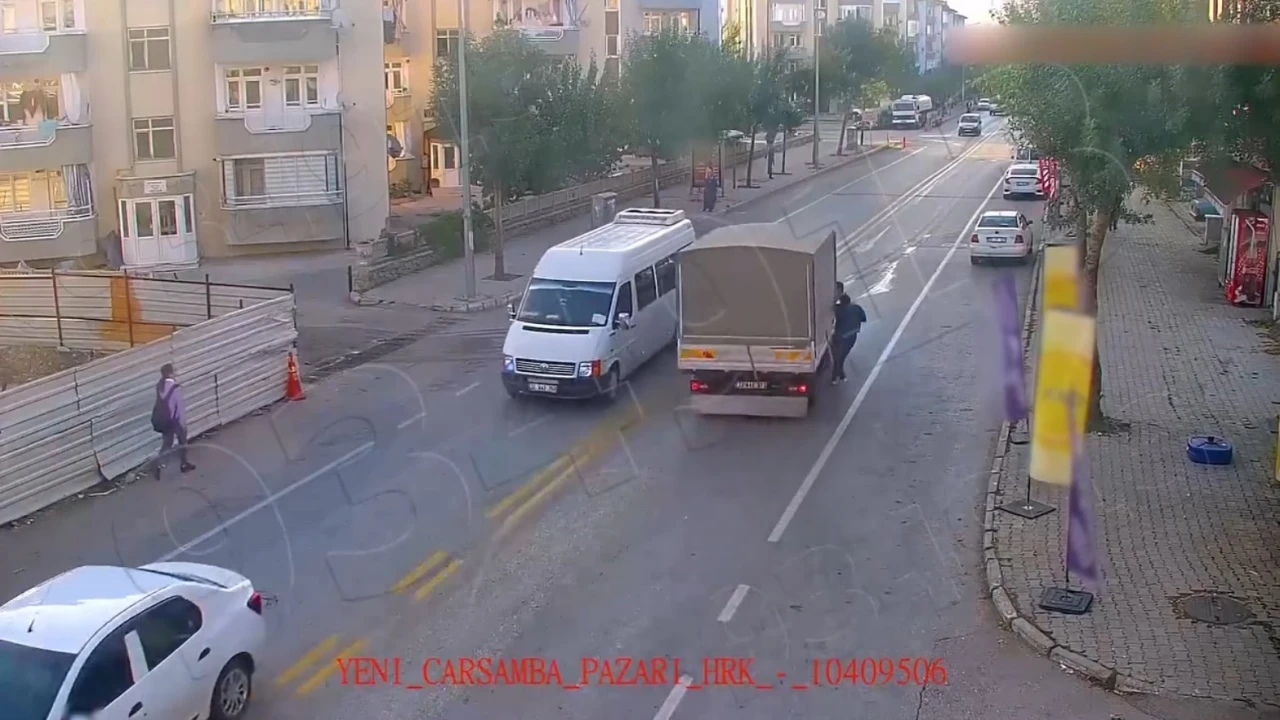 Ispartada otomobillerin yayalara çarptığı kazalar anbean kaydedildi