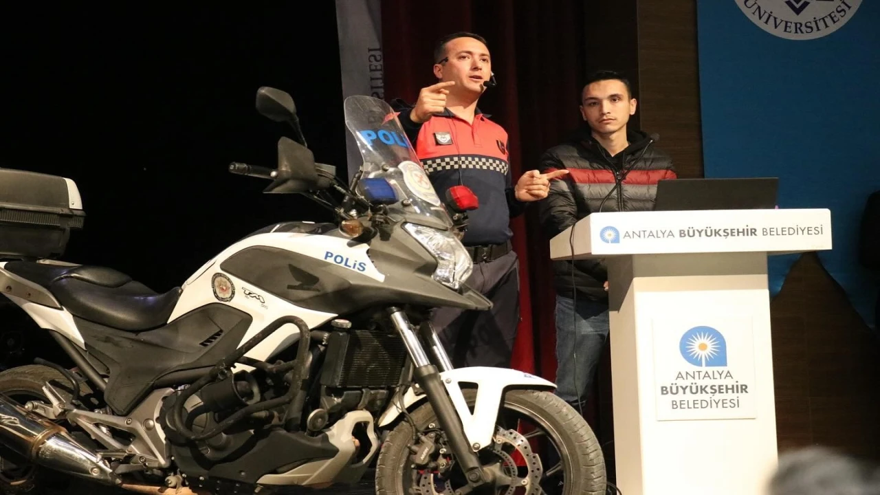 Kask ölüm riskini yüzde 42, ağır yaralanma riskini yüzde 69 azaltıyor