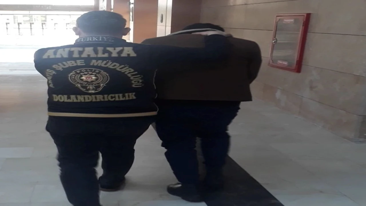 Kendisini MİT görevlisi olarak tanıtıp yarım milyonluk vurgun yaptı