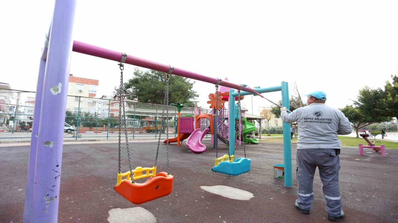Kepezde parklara rötuş: 64 park yenilendi