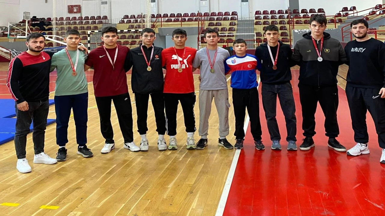 Kepezin pehlivanlarına 3 altın