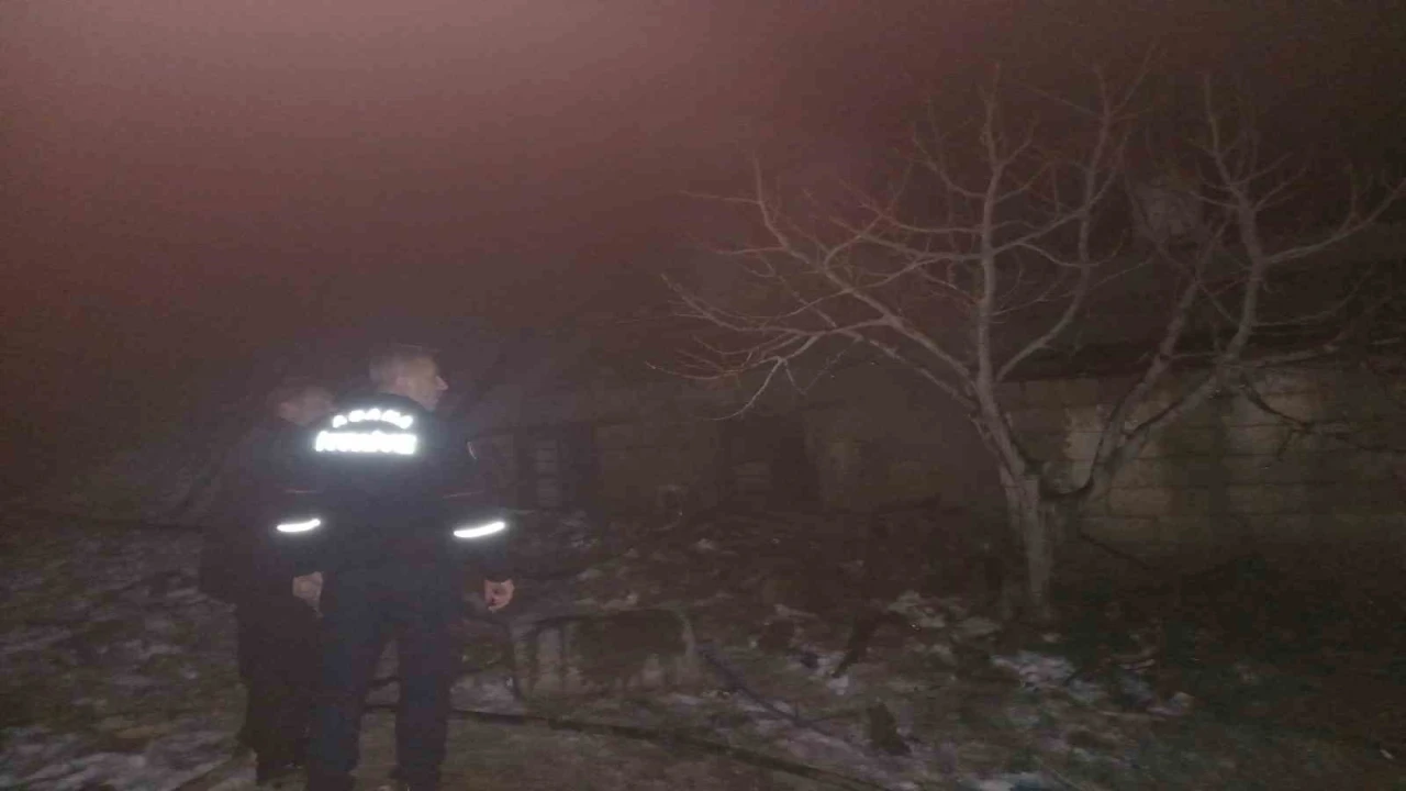 Kozanda ev yangını