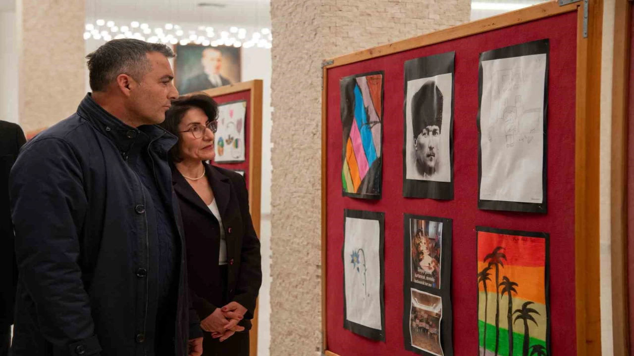 Manavgatta depremzede çocukların eserleri sergilendi