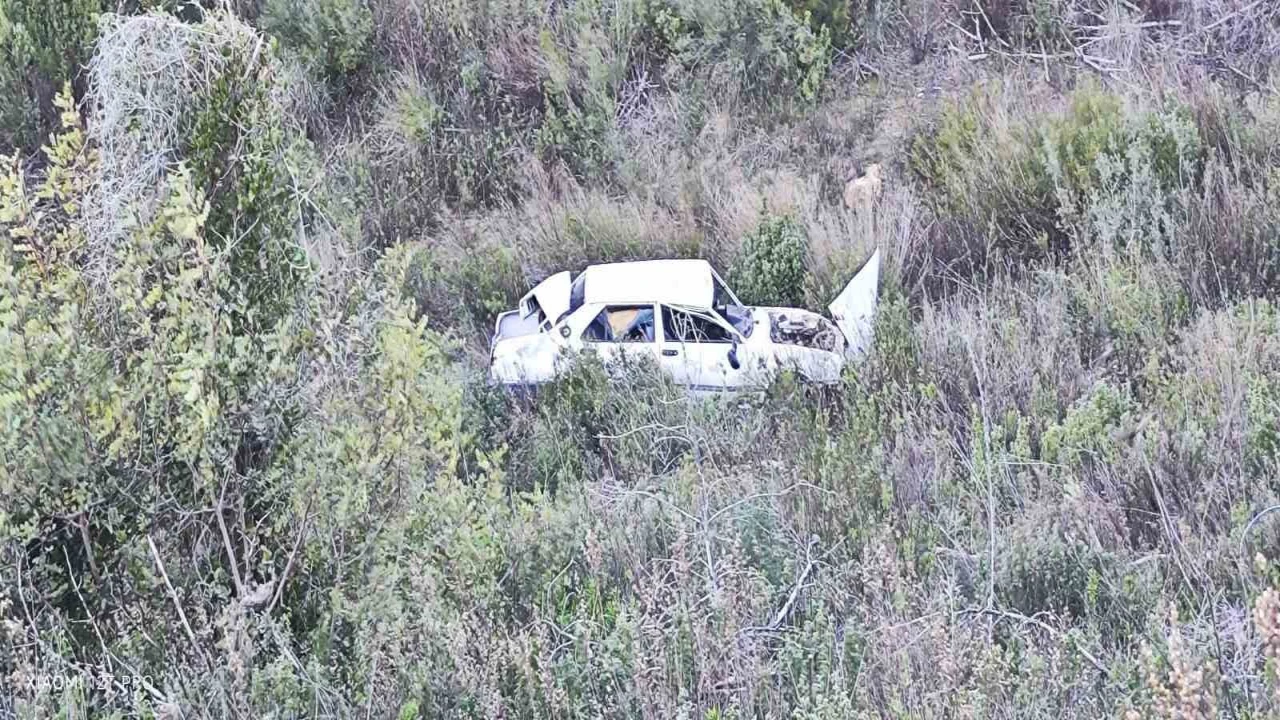 Manavgatta şarampole yuvarlanan otomobil sürücüsü yaralandı