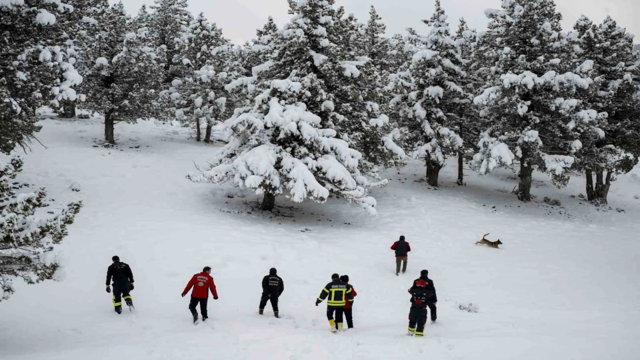 Mersin itfaiyesinden kar üstünde nefes kesen tatbikat