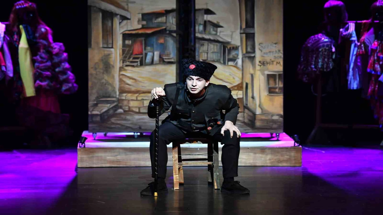 Mersin Şehir Tiyatrosu, tek kişilik oyun Eyvah Nadirin prömiyerini yaptı