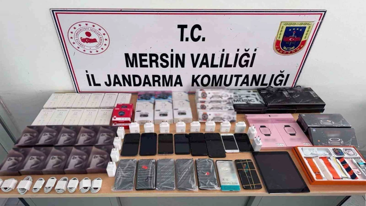 Mersinde 15 gümrük kaçağı cep telefonu ele geçirildi
