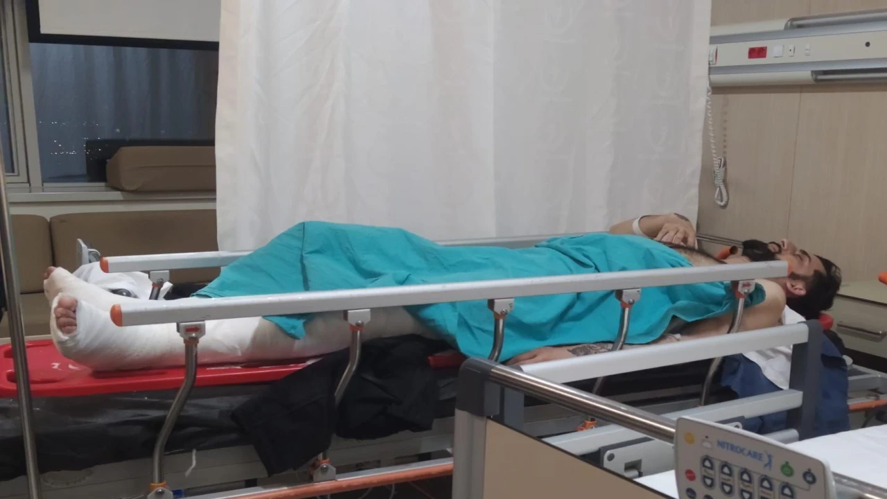 Mersinde düşerek yaralandıktan sonra tutuklanan gencin yakınları tedavi sürecinin tamamlanmasını istiyor