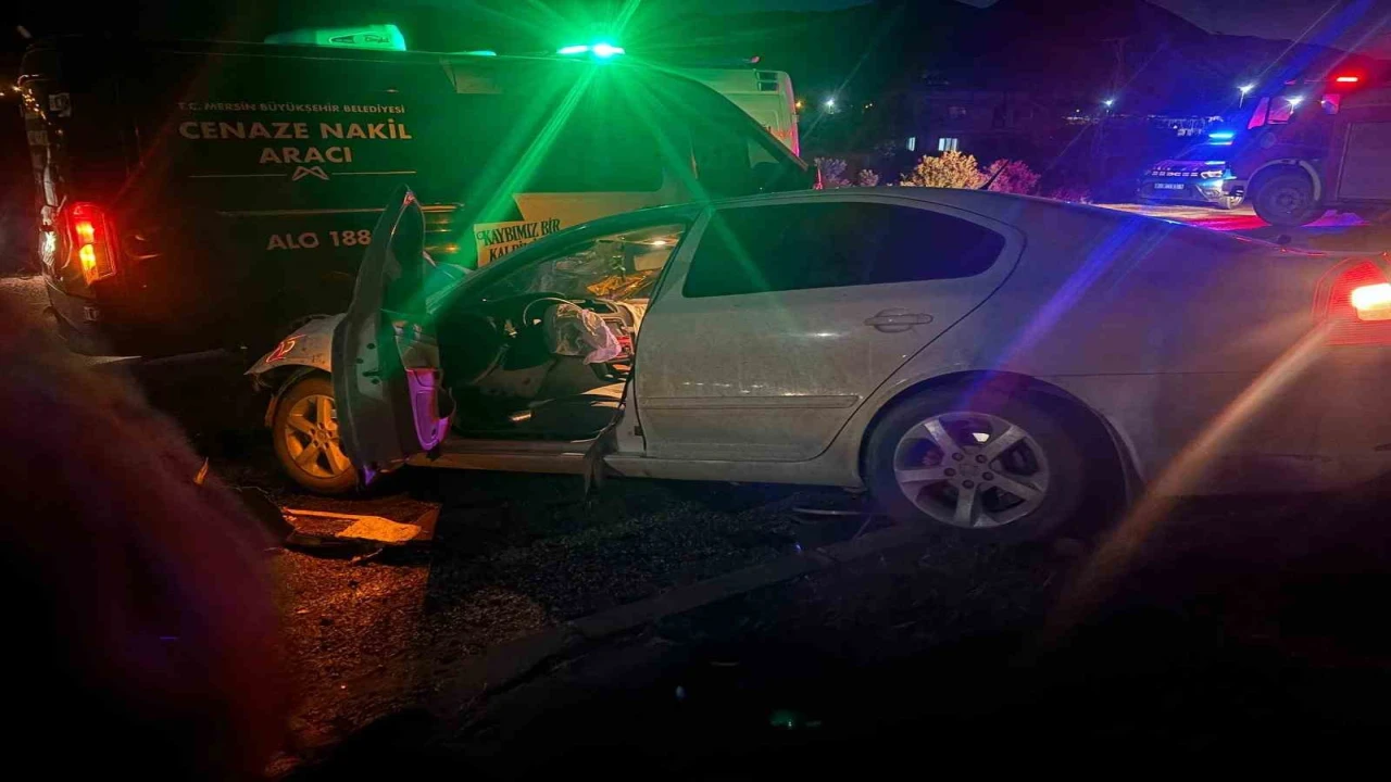 Mersinde karşı şeride geçen tır iki araca çarptı: 1 ölü, 4 yaralı