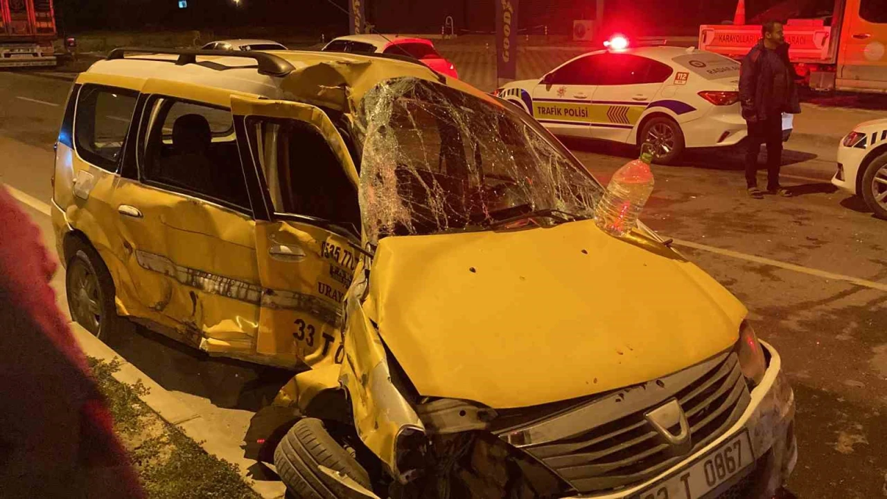 Mersinde tır otomobile çarptı, sürücü yaralı kurtuldu