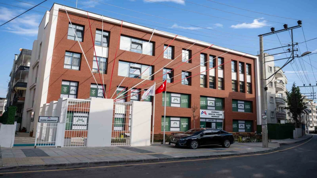 Mersinde yapımı tamamlanan Kurdali Sosyal Yaşam Merkezi hizmete açıldı