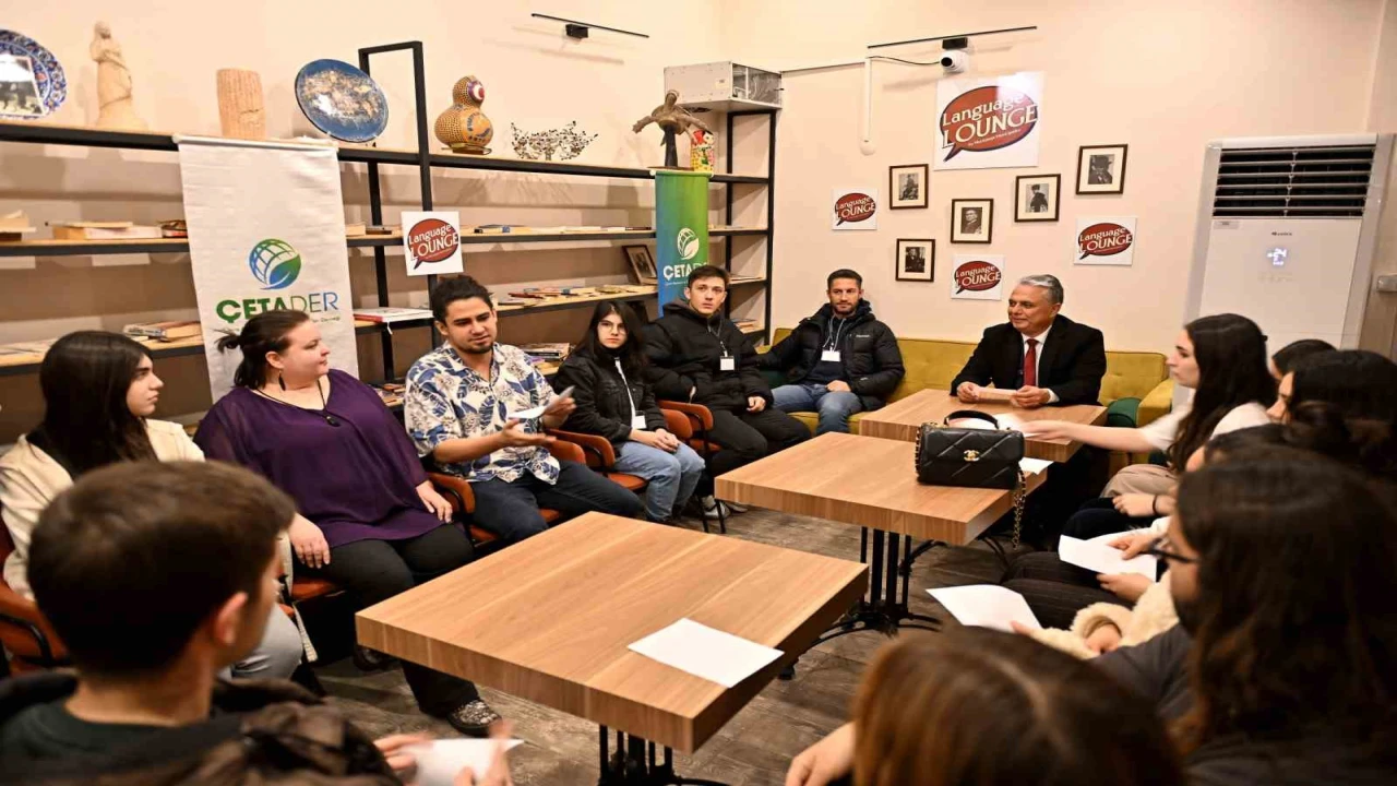 Muratpaşada kahve eşliğinde İngilizce pratiği