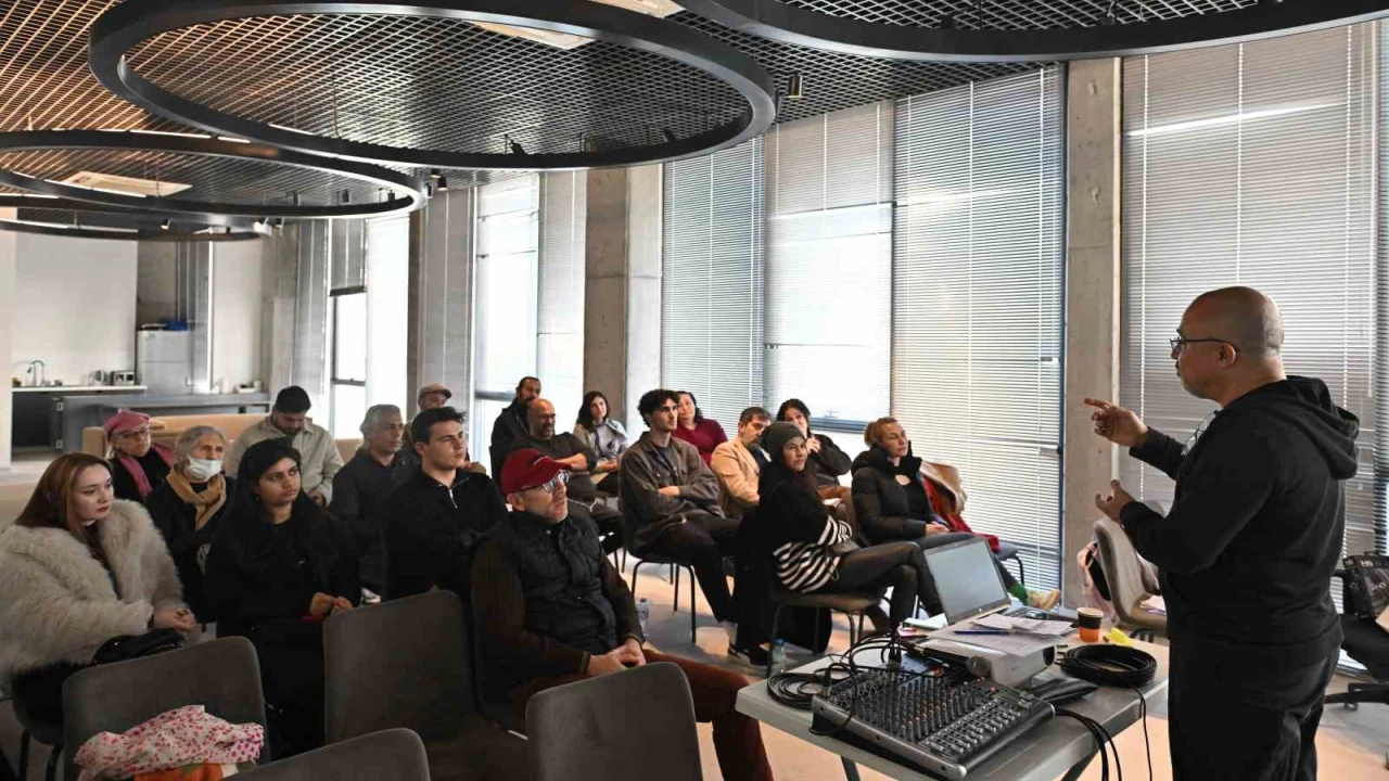 Muratpaşada podcast meraklıları bir araya geldi