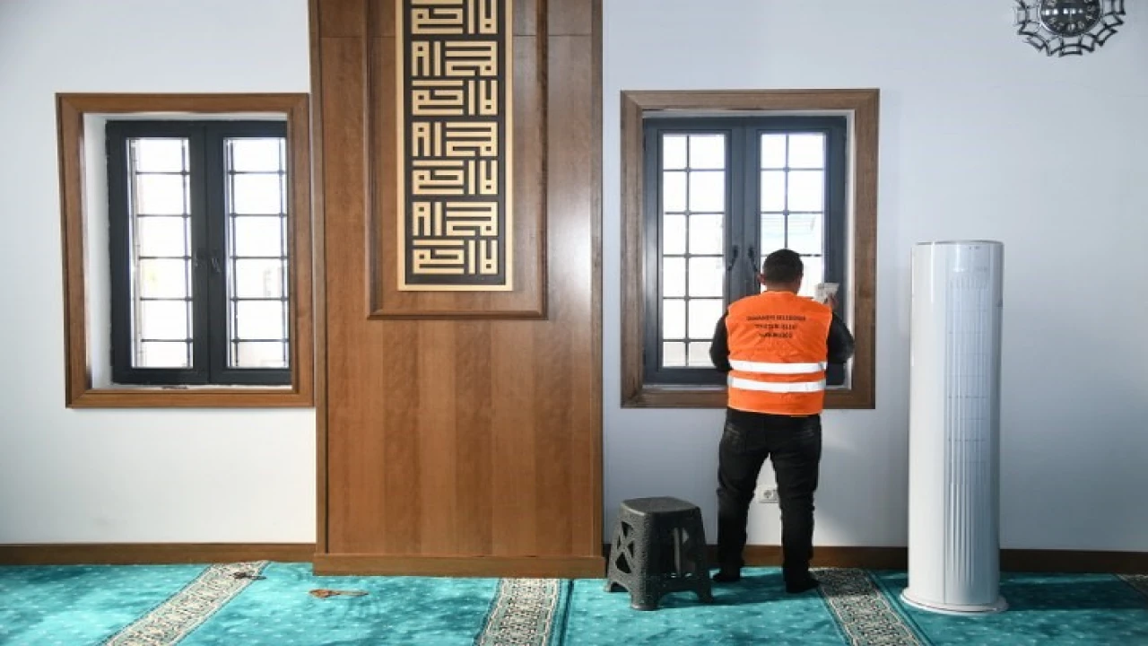 Osmaniye Belediyesinden, camilerde Ramazan temizliği