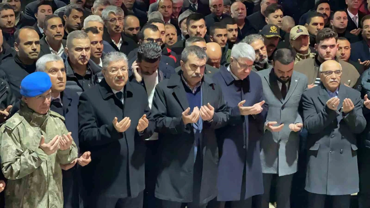 Osmaniyede deprem şehitleri için sessiz yürüyüş ve anma programı düzenlendi