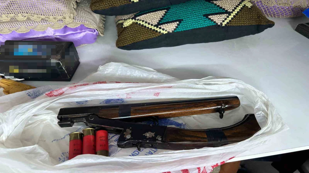 Osmaniyede kaçak silah operasyonu: 8 gözaltı