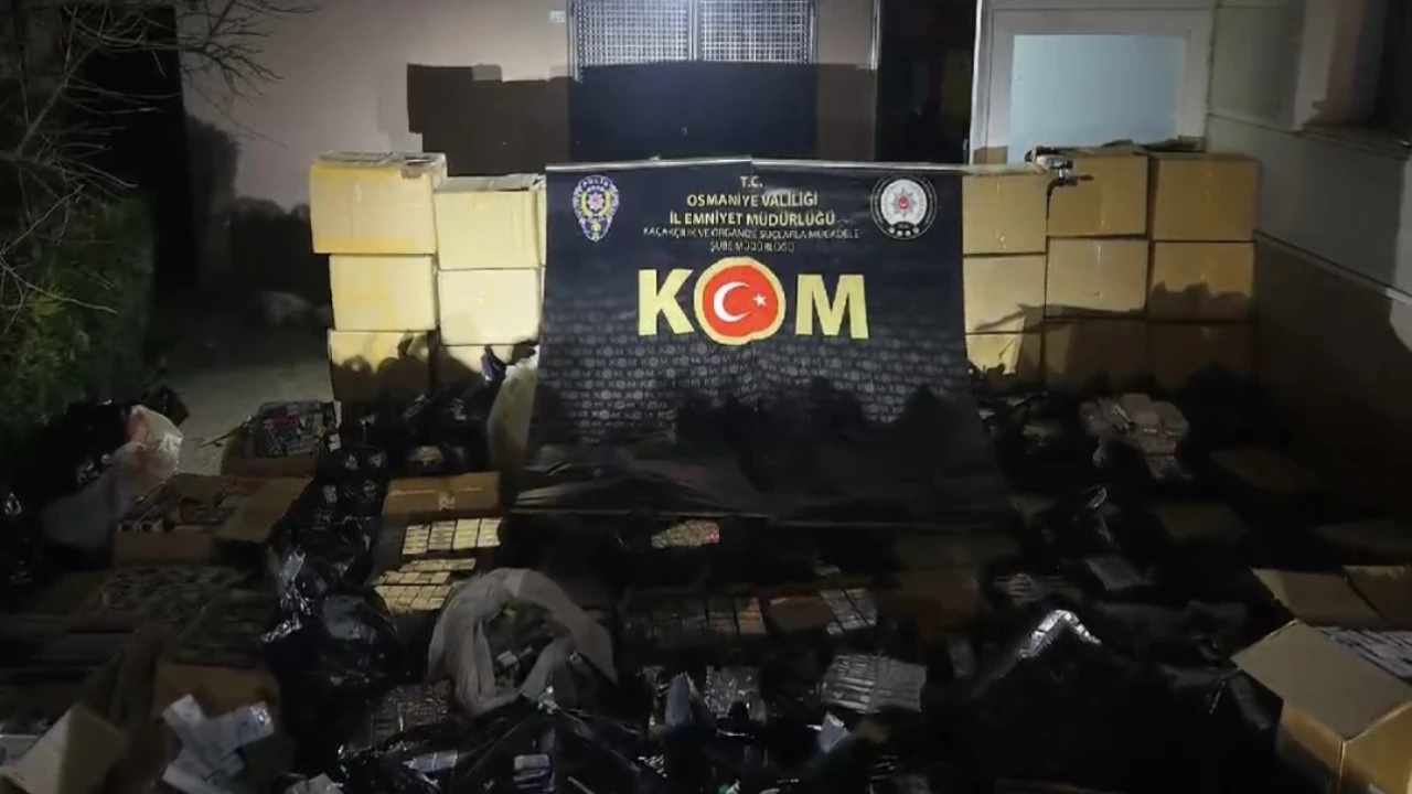 Osmaniyede tırda 146 bin 800 paket kaçak sigara ele geçirildi
