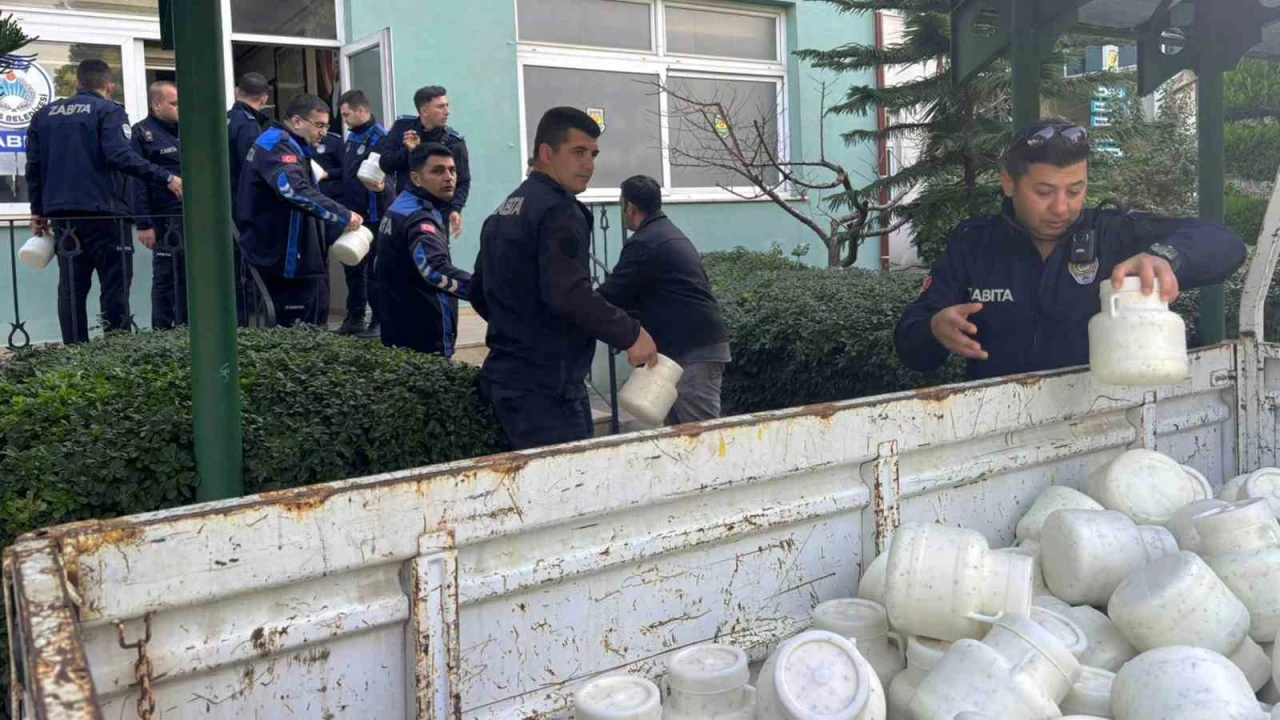 Tarsusta halk sağlığını tehdit eden 1.5 ton peynir ele geçirildi