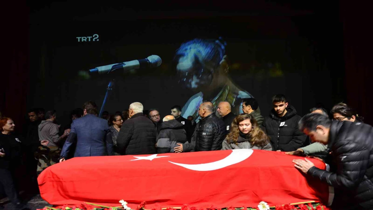 Trafik kazasında hayatını kaybeden genç keman sanatçısı için tören düzenlendi