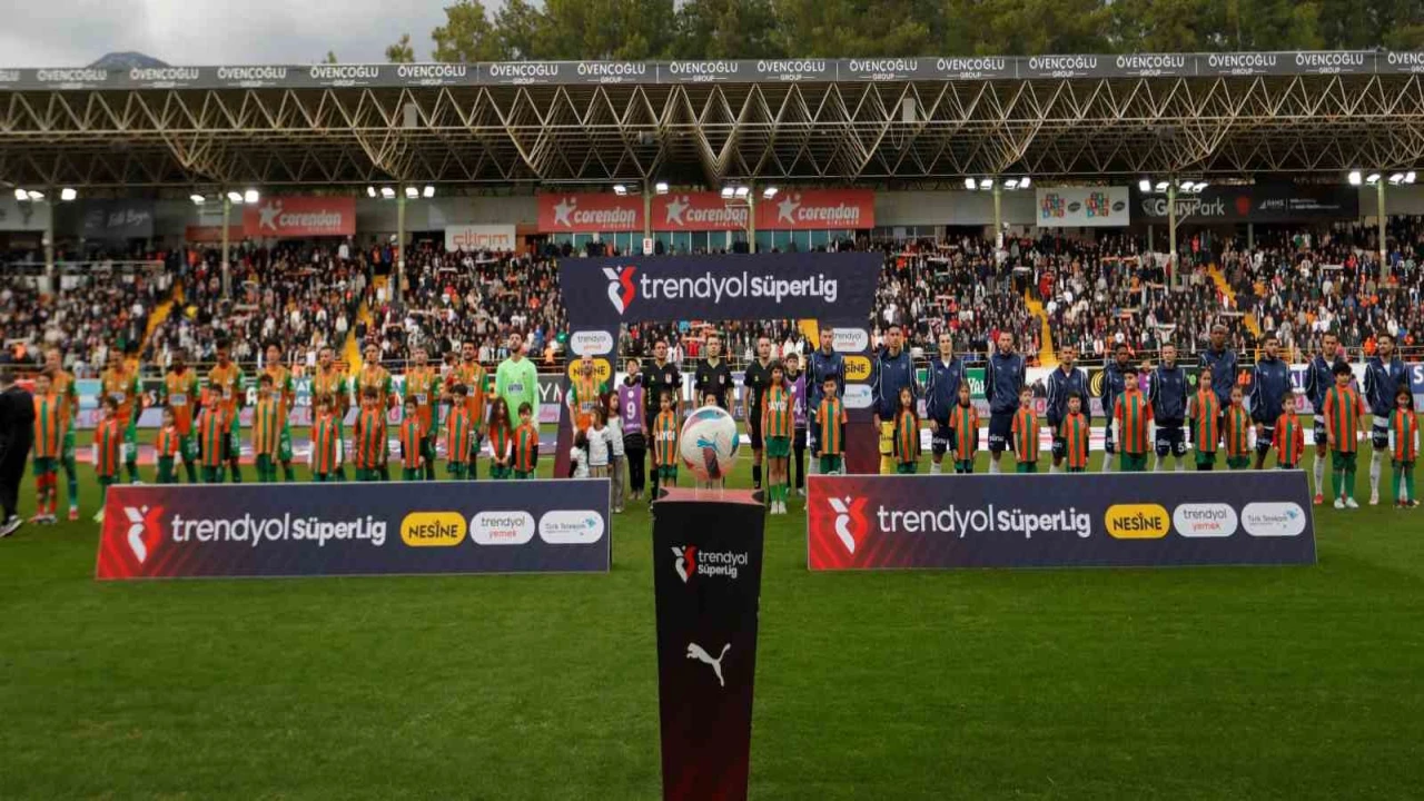 Trendyol Süper Lig: Alanyaspor: 0 - Fenerbahçe: 0 (Maç devam ediyor)