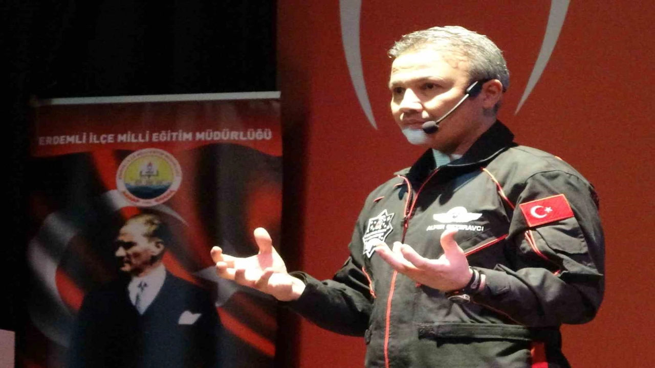 Türkiyenin ilk astronotu Gezeravcıdan popüler yanlış figürlerin peşinden gitmeyin uyarısı