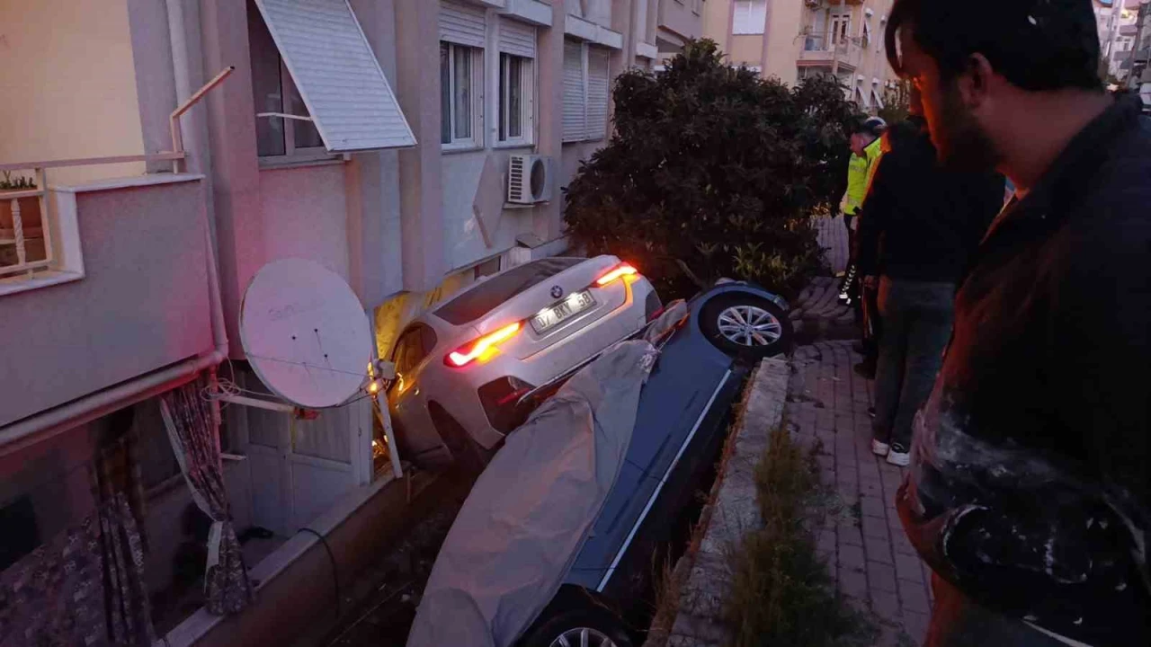 Uyuşturucu etkisinde otomobilde sızdı, karşısında polisleri görüp gaza basınca ortalığı savaş alanına döndürdü
