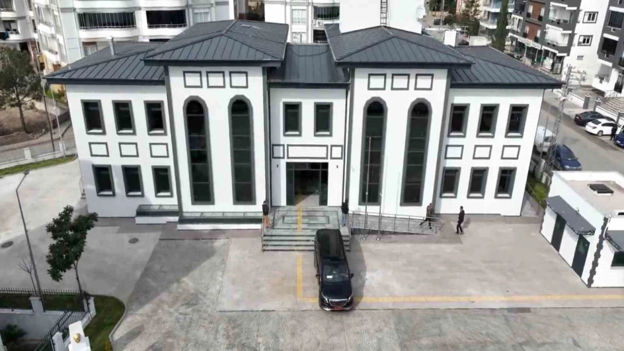 Vali Masatlı, yapımı devam Payas ilçe emniyet müdürlüğü hizmet binasında incelemelerde bulundu