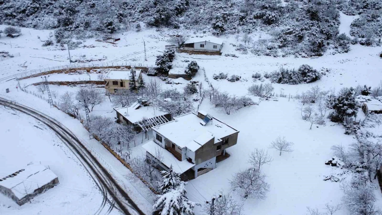 Yaz şehri Mersinde kar sevinci