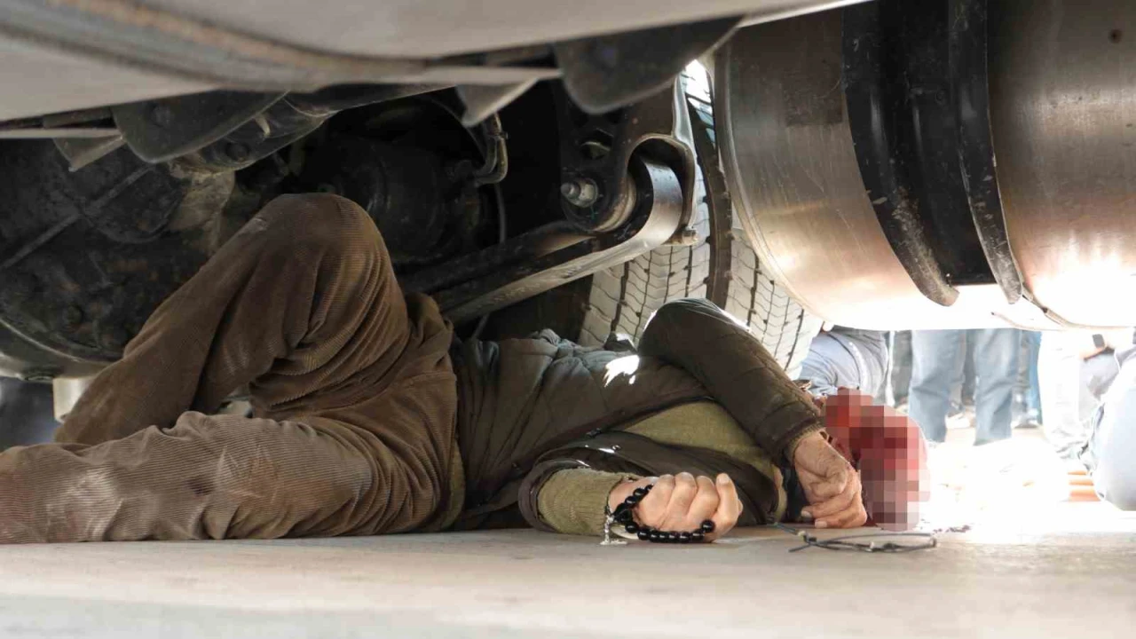 Yolun karşısına geçmek isterken tırın altında kalan yaşlı adamdan acı haber