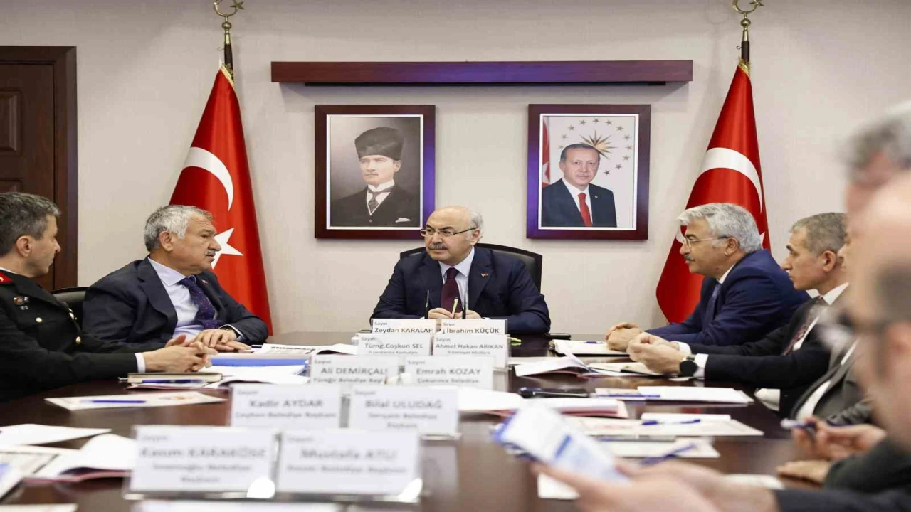 Adana Valisi Köşger: Tüm belediyelerimiz kendi barınaklarını en kısa sürede inşa edecek