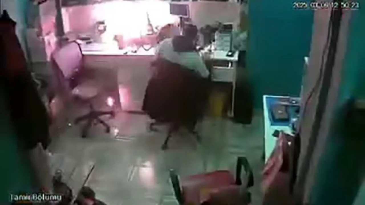 Adanada bataryası şişen cep telefonu böyle patladı