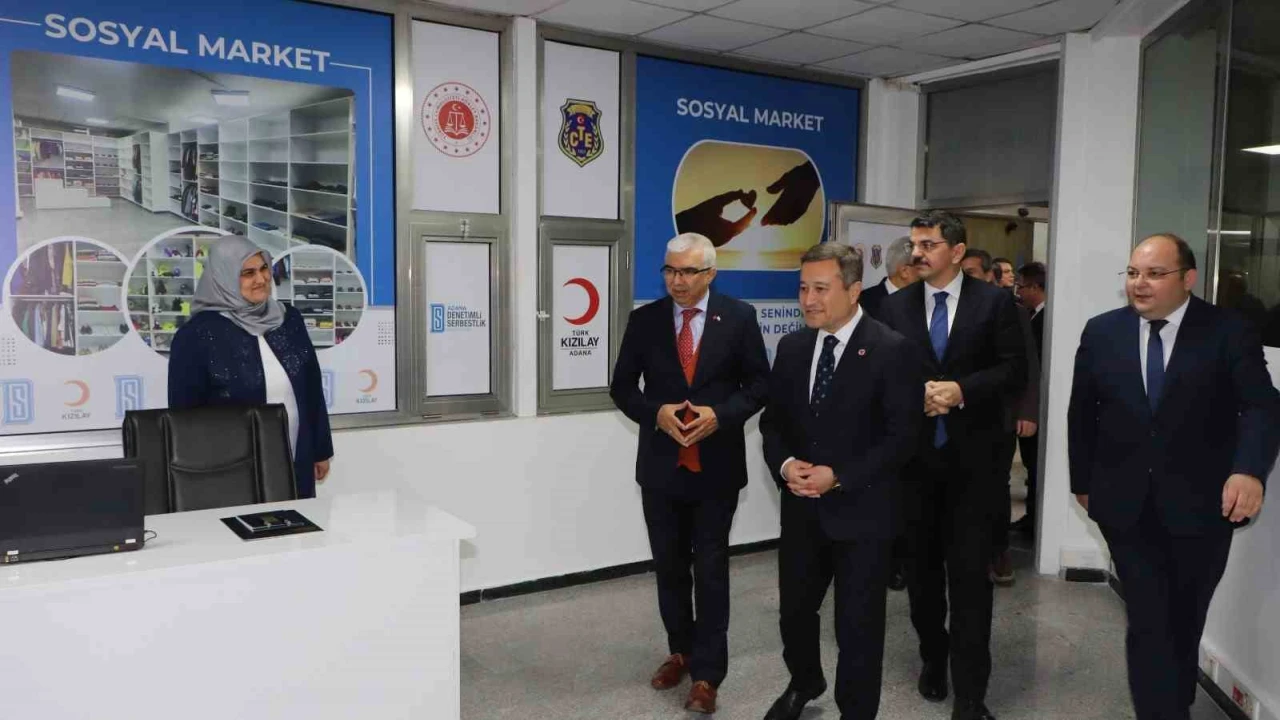 Adanada Kızılay destekli Sosyal Market hizmete girdi