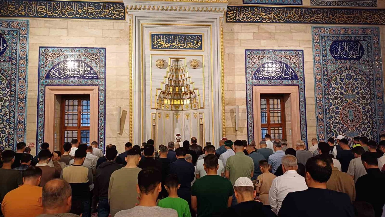 Adanada Ramazan ayının son teravih namazı kılındı