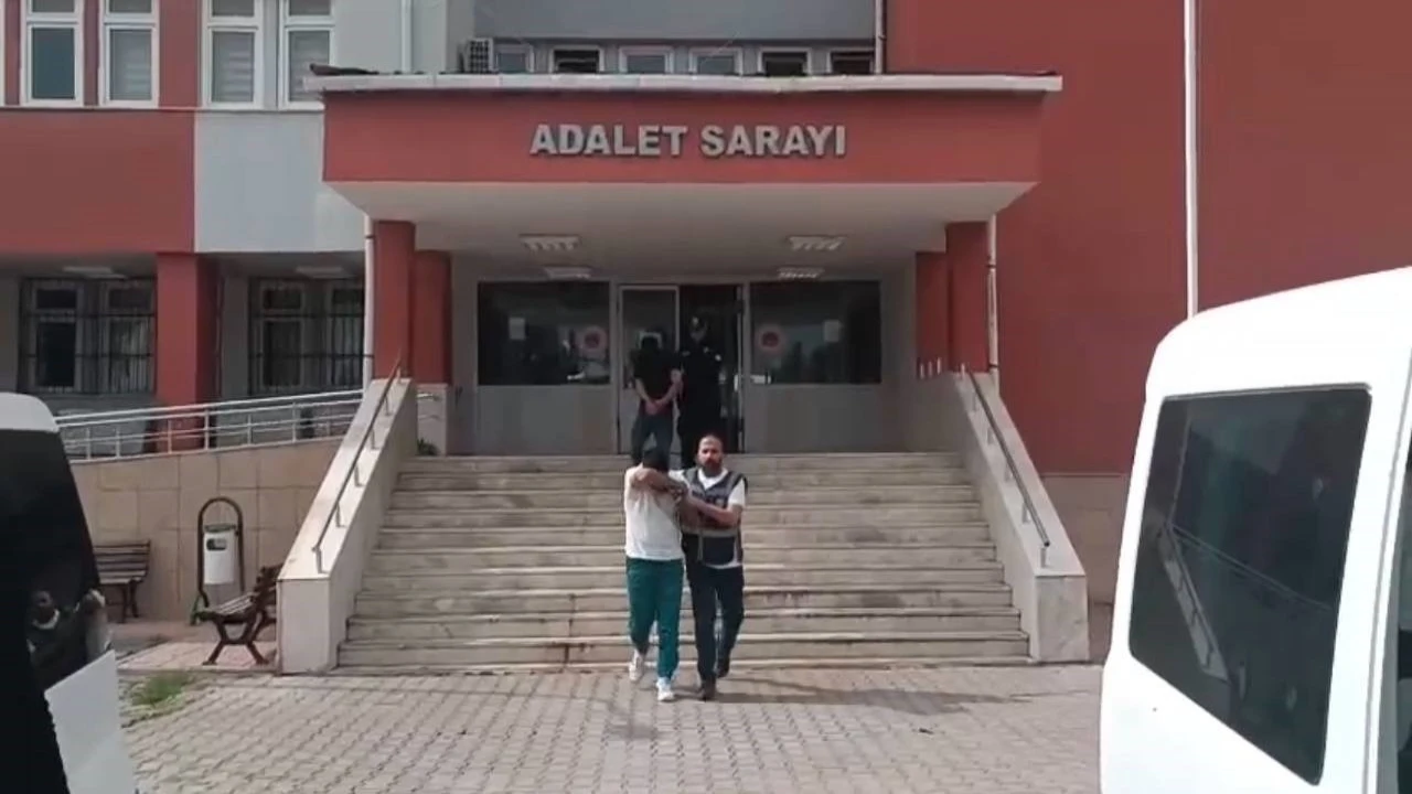 Adanada uyuşturucu hapla yakalanan 2 şüpheli tutuklandı