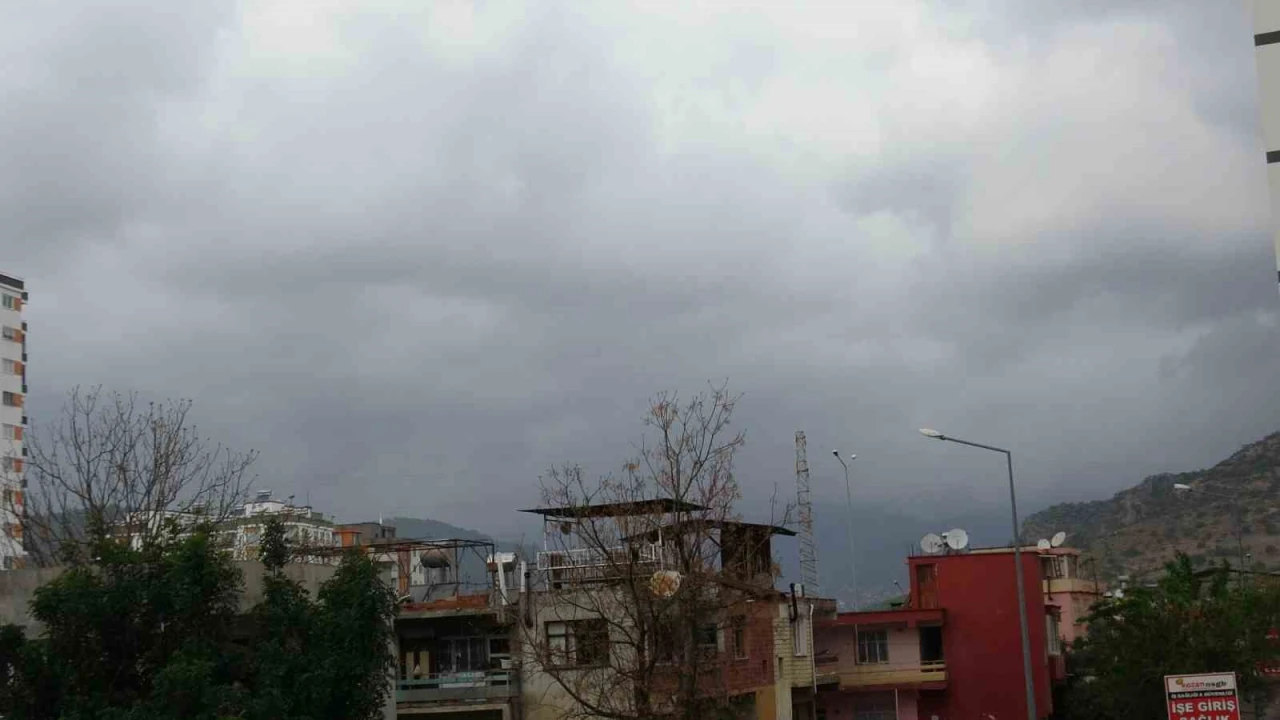 Adananın yüksek kesimlerinde kar ve dolu yağışı