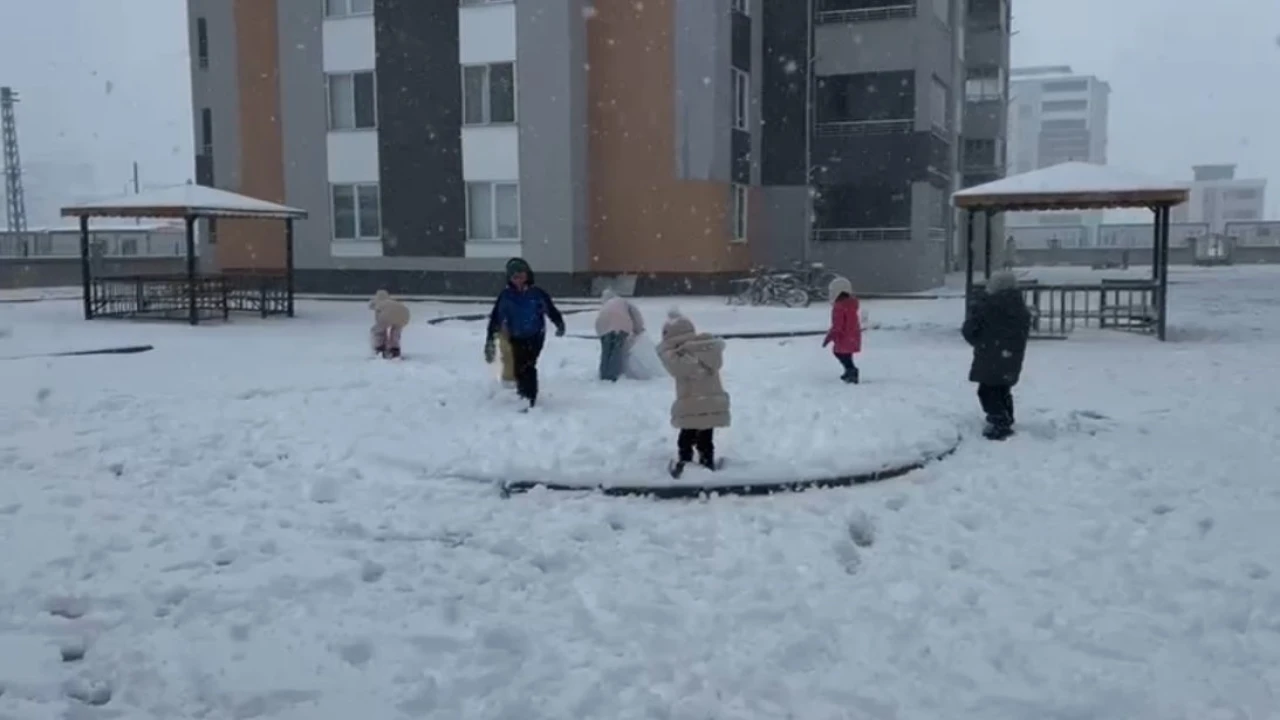 Afşin ve Göksunda eğitime kar engeli