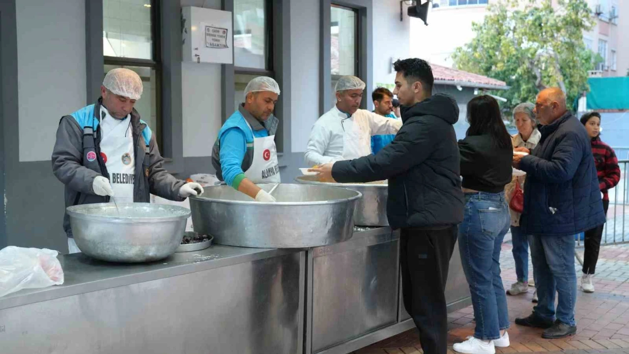 Alanyada 3 noktada günlük 3 bin kişiye iftar sofrası