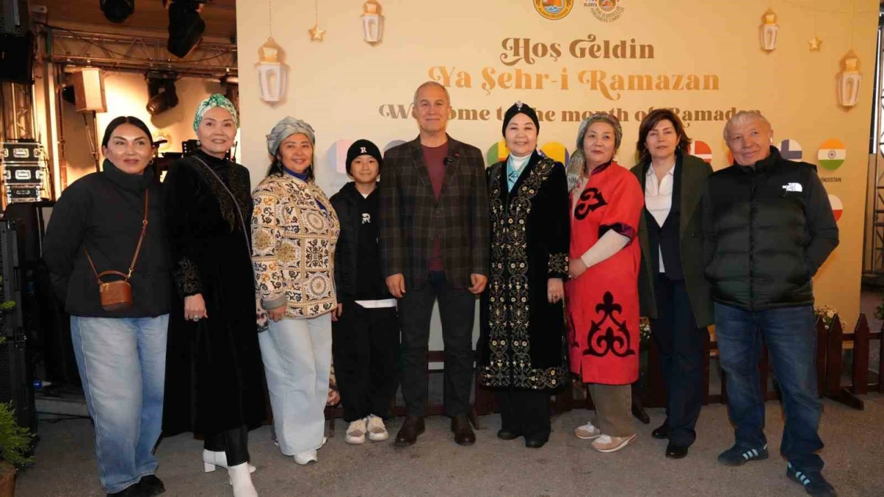 Alanyada 34 ülkeden 450yi aşkın yerleşik yabancı iftar sofrasında buluştu